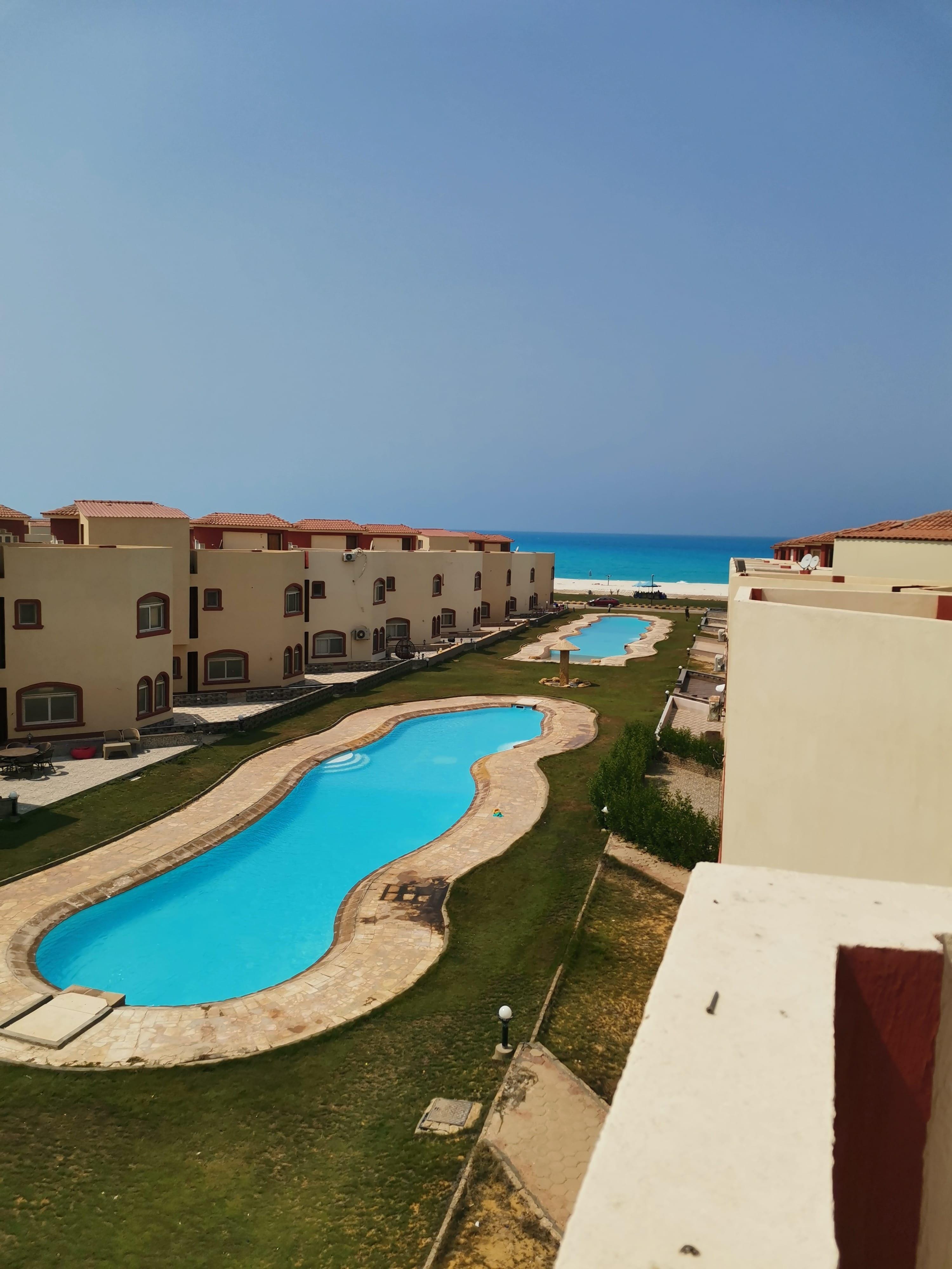 قرية-بيرلا-مارينا