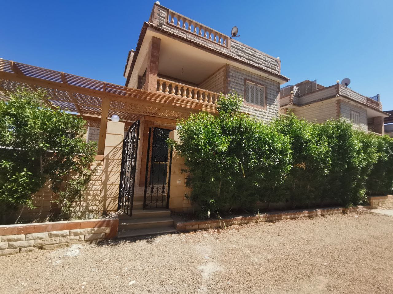 قرية حورس ارضي ب حمام سباحة خاص قرية حورس ارضي ب حمام سباحة خاص