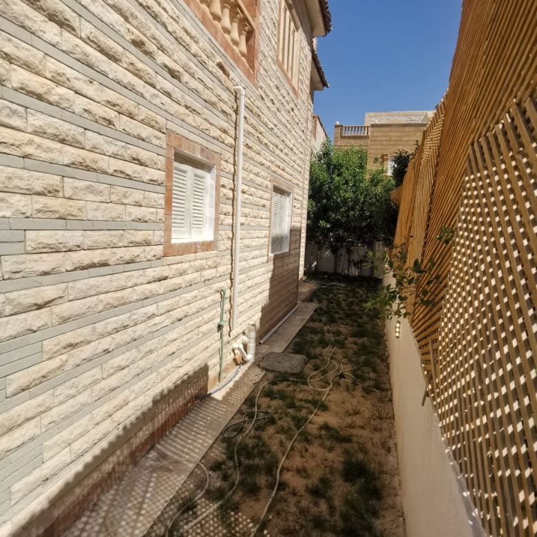 قرية حورس ارضي ب حمام سباحة خاص