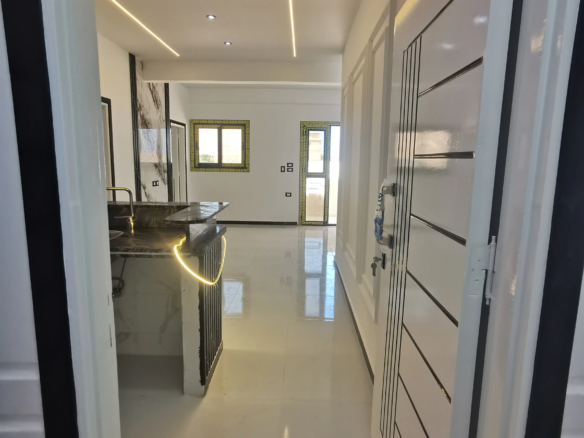 شاليه اول علوي بحري على حمام سباحة خاص