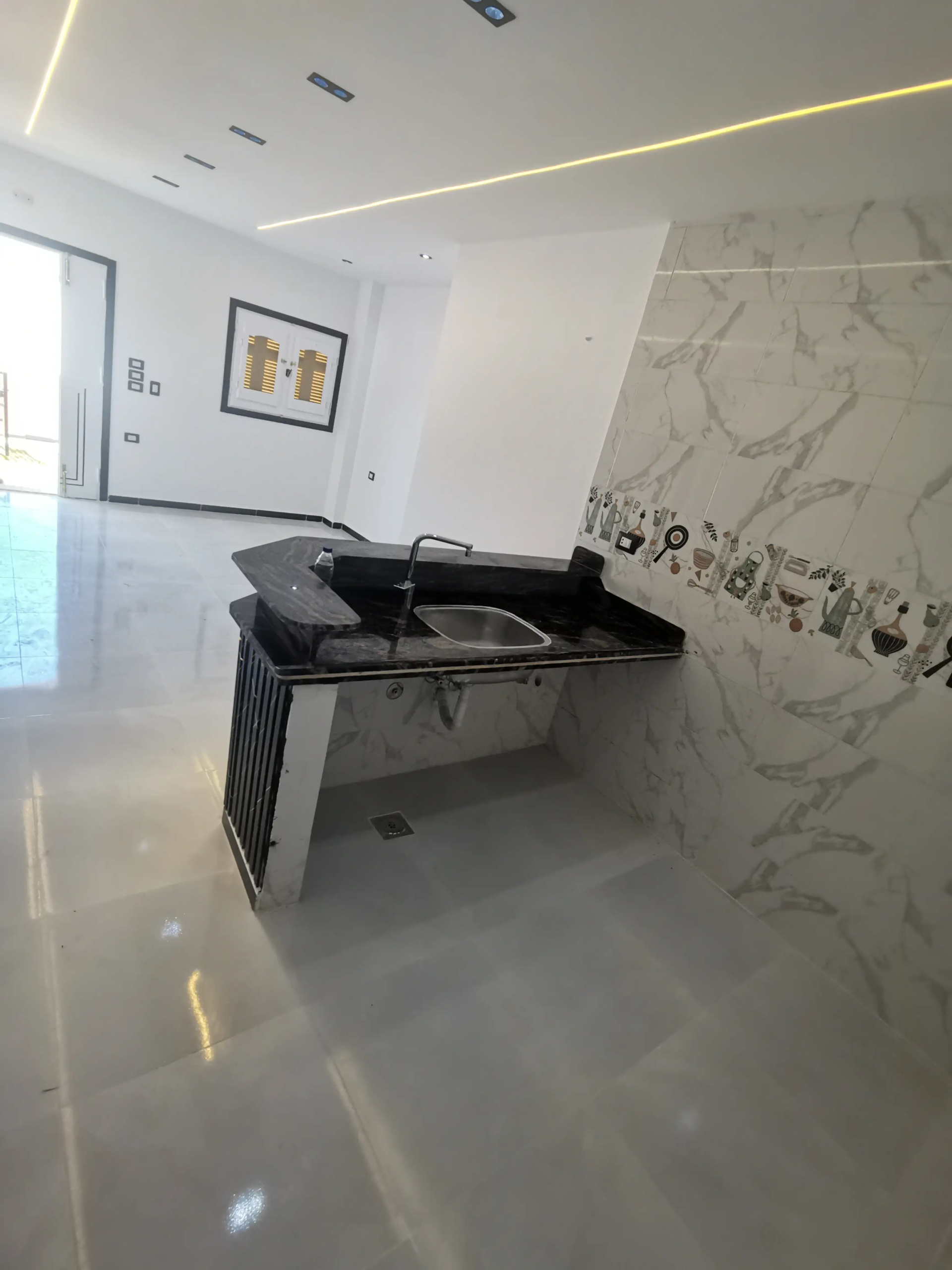 شاليه ارضي بجنينة خاصة على حمام سباحة خاص قرية الروضة