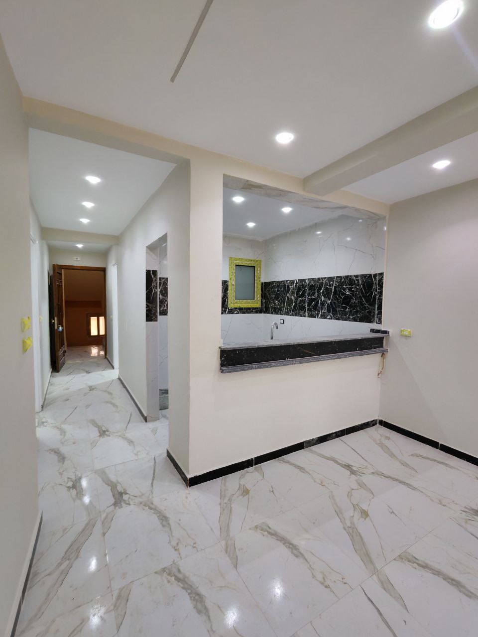 شاليه لقطة 4 غرف للبيع في قرية الروضة الكيلو 71 الساحل الشمالي (رؤية بحر)