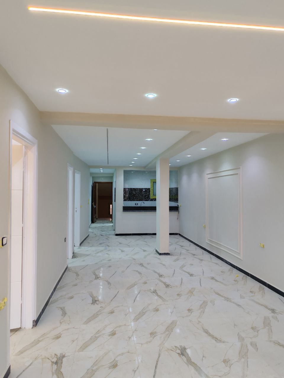 شاليه لقطة 4 غرف للبيع في قرية الروضة الكيلو 71 الساحل الشمالي (رؤية بحر)